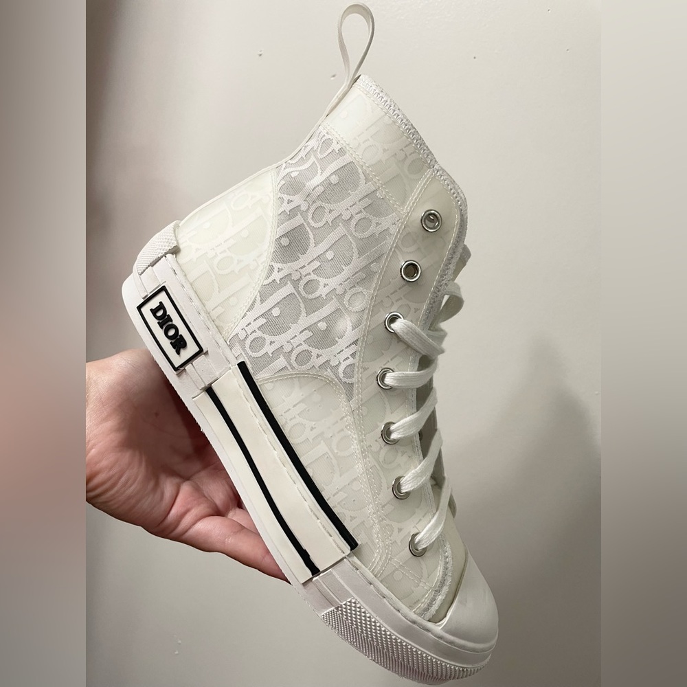 Trendy Sneakers!